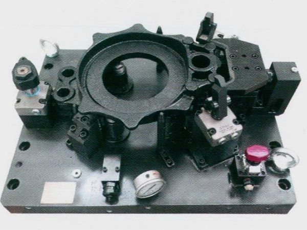製動器(qi)底闆液壓裌具